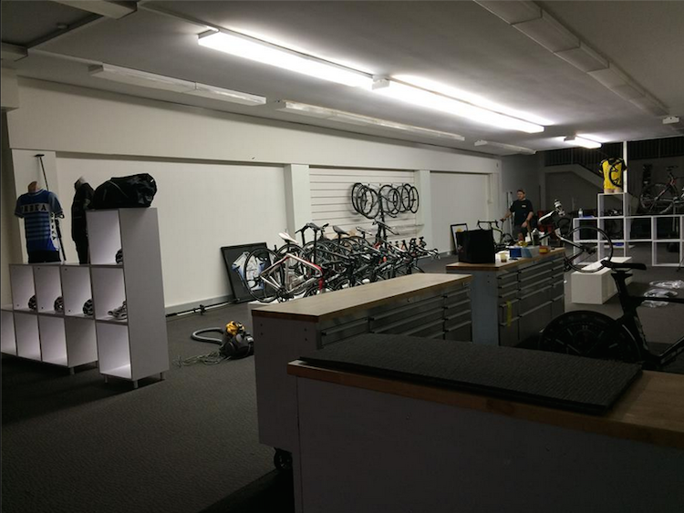 Links Cycles Wynnum Interior